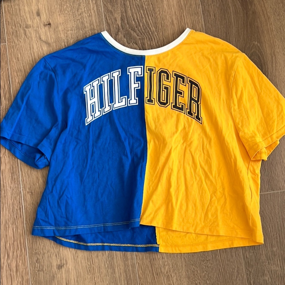 Tommy Hilfiger Cropped Logo T-Shirt